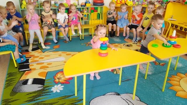 Сиреневая (младшая группа). Эстафеты смотреть онлайн