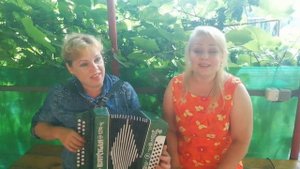 Арина Кириллова и Наша Дарья-Ой при лужке