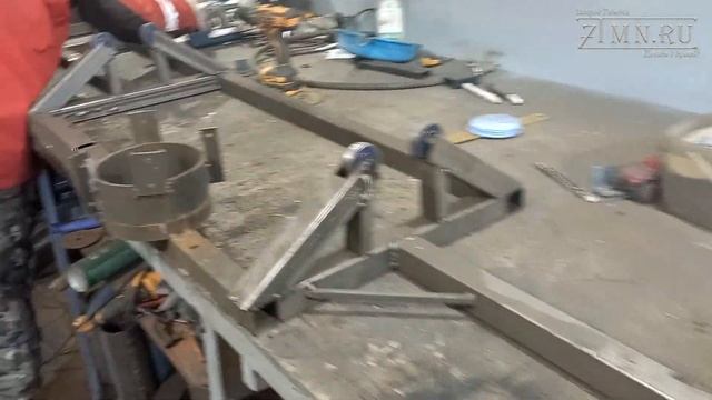 Как разрезать круглую трубу ровно? Сделали удобный станок под болгарку. смотреть онлайн