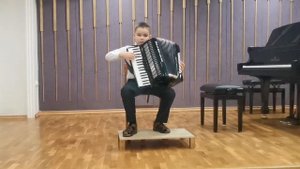 "задорный танец" В. Золотарёв. исполняет Рогов Андрей