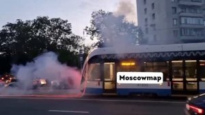 ? На улице Вавилова над трамваем оборвались провода линии электропередачи