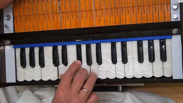 Обучение на фисгармонии. 108 мелодий екатеринбургских харинам. Часть 4-2. 26.09.20107 смотреть онлайн