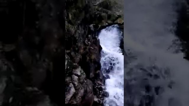 чечня красивый водопад, вода течет прямо из внутри горы смотреть онлайн