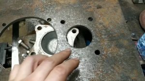 Постройка бортоповоротного вездехода на двух фрикционных редукторах,крепления бортовых редукторов.