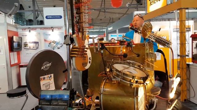 Das Universal Druckluft Orchester / Универсальный оркестр на сжатом воздухе смотреть онлайн