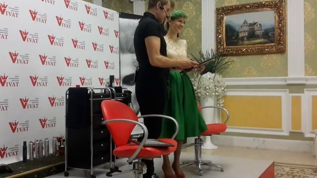Как стать стилистом.Vivat. Дипломы Мастер-стилист из рук Вячеслава Дюденко