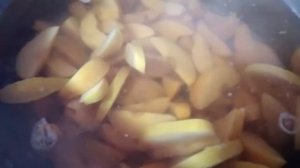 Making juice from the fruit of quince/Приготовление сока из плов айвы