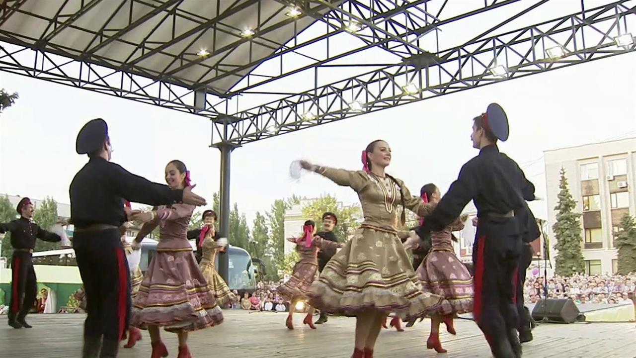 Типичный урюпинск. Урюпинск 400 летие. Урюпинск день города. Урюпинск юбилей. Петровка Урюпинск.