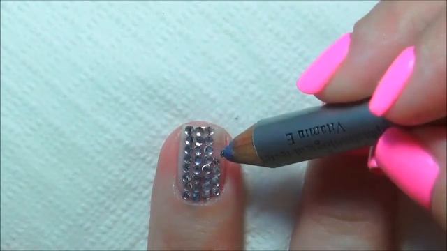 маникюр. Стразы на весь ноготь и стемпинг. смотреть онлайн