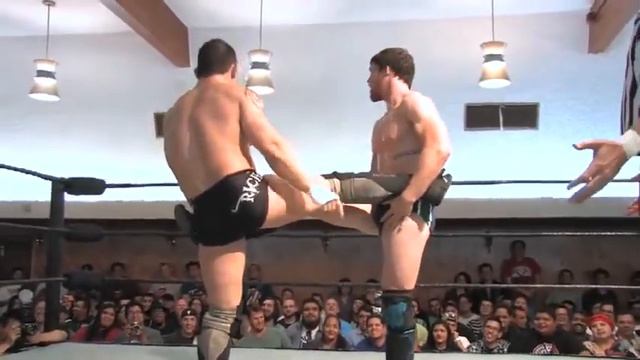 Kyle O'reilly & Davey Richards Starts Playing Rock Paper Scissor During Match 😂😂 смотреть онлайн