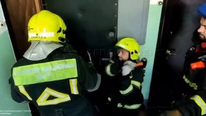 Вскрытие двери спасателями