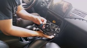 How to Remove the Centre Console on a Citroën C5 (with hydropneumatics + electronic parking brake)