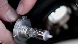 Замена лампы ближнего света на VW Polo 9n3
