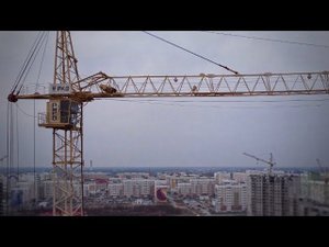 Стройка. Башенный кран КБм401п. Нижневартовск с высоты. Tower crane.