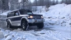 Из Иркутска в Бодайбо. Mitsubishi Pajero проходит ручей