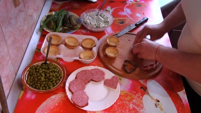 Три ЗАКУСКИ в тарталетках на праздник : со шпротами, с колбасой и с печенью трески