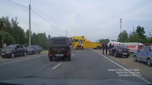 Гнёздово. Фура "Магнит" в кювете.