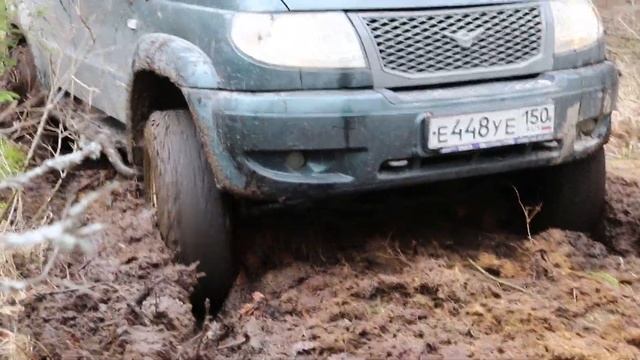 Offroad 2х Патриотов по лесу в поисках танкового полигона! смотреть онлайн
