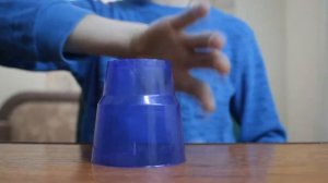 Как научиться играть мелодию с помощью стаканчика/How to learn to play a melody with a cup.