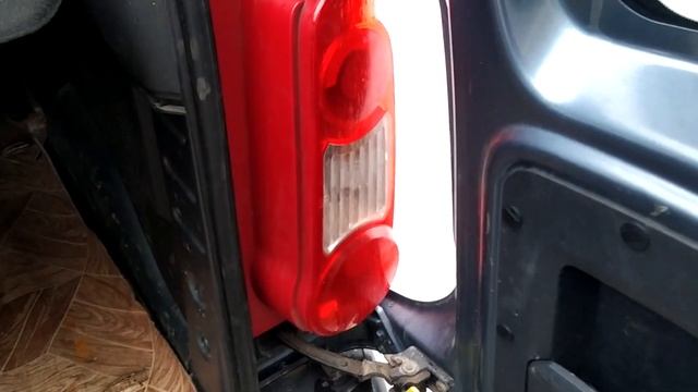 Замена лампочки стоп сигнала.Citroen Berlingo. смотреть онлайн