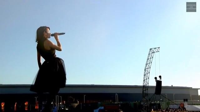 Never Ending Circles (Reading Festival 2016) CHVRCHES Live