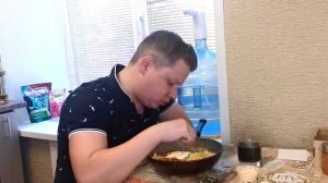 Доширак на сковородке