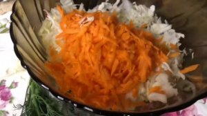 САЛАТ С КАПУСТОЙ И КОПЧЕНОЙ КУРИЦЕЙ / БЫСТРО И ВКУСНО