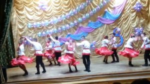 Танец под песню" Лебедь белый летал..."