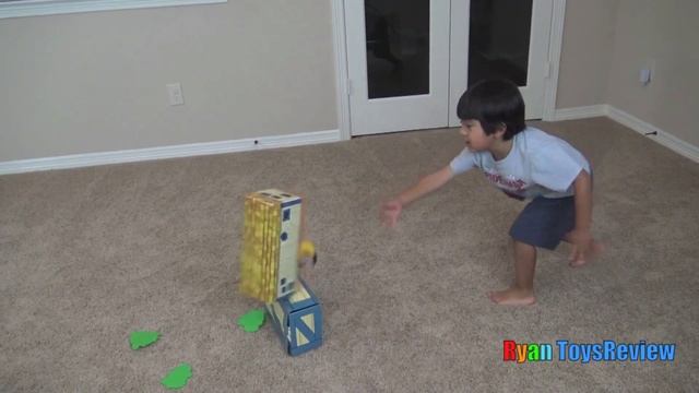 HUGE Angry Birds Vinyl Knockout Playset with Giant Jenga Block смотреть онлайн