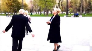 ТЫ НА ЗВОНКИ НЕ ОТВЕЧАЛ...КАК БУД-ТО ДОМА НЕТ...