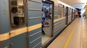 Метропоезд Ема-502/Ем-501 на «Гражданском проспекте»