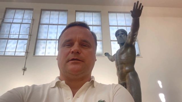 Тихо летят паутинные нити…Роберт Рождественский. смотреть онлайн