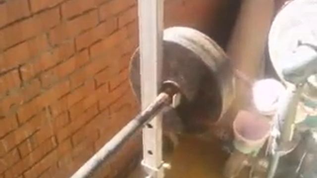 Тренировка вне зала. Дома. Жим штанги лежа. смотреть онлайн