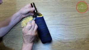 Идея декора стеклянной бутылки с помощью капронового чулка. Мастер класс