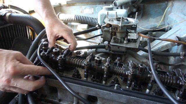 Регулировка клапанов и зажигания Волги. Замена клапанной крышки. смотреть онлайн