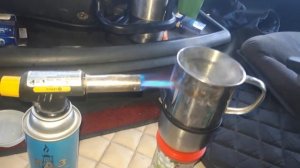 Греем воду газовой гарелкой 4.40мин