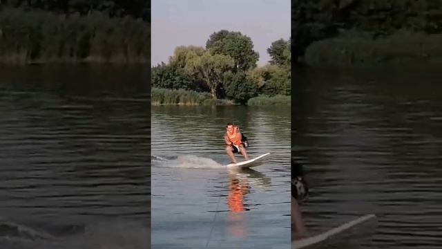 Вейк серфинг за лодкой. Обучение и прокат Вейк серфинг в Волгодонске. Экстрим спорт.