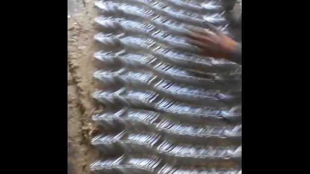 Как размотать рулон сетки рабица