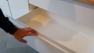 Модная кухня 2020. Матовая двухцветная КУХНЯ без ручек. Кухня в потолок