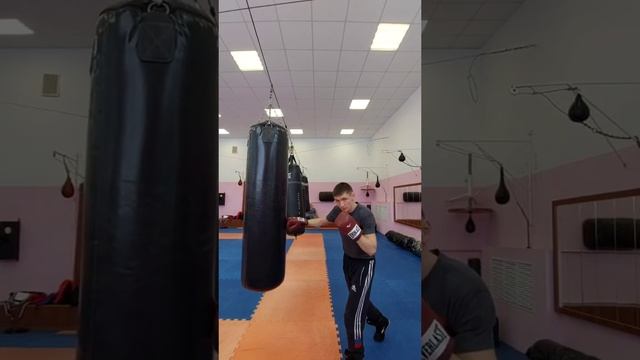 Правой прямой и левой сбоку #boxing #бокс #спорт смотреть онлайн