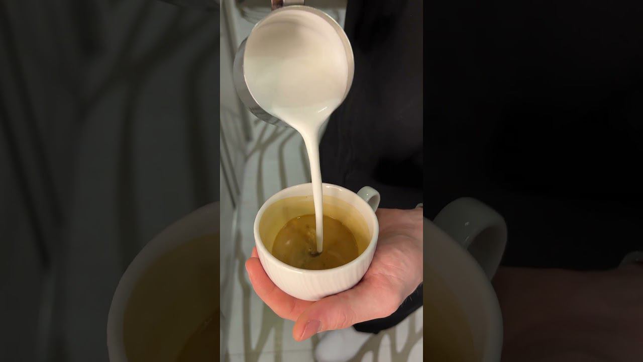 Рекомендуем к 14 февраля капучино на растительной альтернативе молоку Hi Barista с кокосом