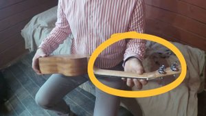 Укулеле. Урок 3. Как правильно держать укулеле.