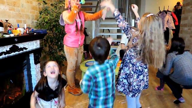 ДЕНЬ РОЖДЕНИЯ дома у Миланы! СКАЙ показывает ШОУ МЫЛЬНЫХ ПУЗЫРЕЙ смотреть онлайн