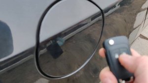 механизм запирания лючка бензобака (Поломка)