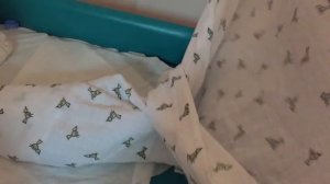 How to swaddle a newborn baby Как пеленать новорожденного ребенка 如何包宝宝 Cómo envolver al bebé