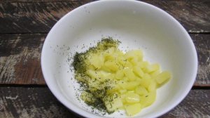 Салат из крабовых палочек с маринованным имбирем и горошком