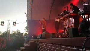 група добро выступает в Нижнесортымске.