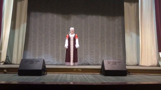 Солистка Народного вокального ансамбля русской песни "Любляночка" исполняет "Молодой гусарик" смотреть онлайн