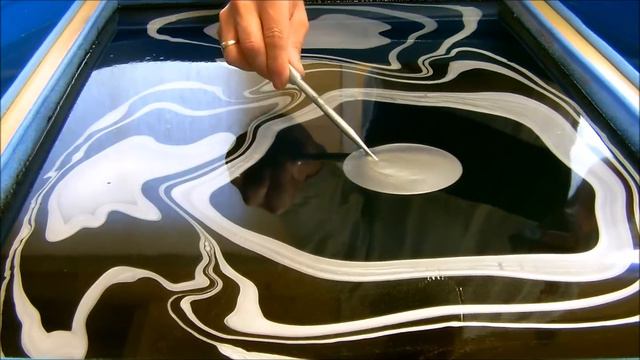 Swirling(Gorgeous Metallic Black & Silver Glass Vase) смотреть онлайн