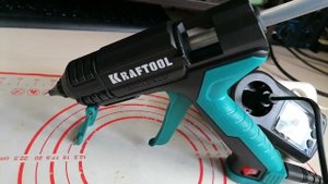 Пистолет термоклеевой электрический KRAFTOOL Grand 200